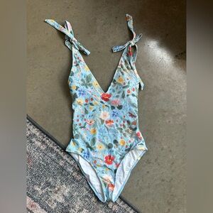 Summersalt tie backflip floral one piece swimsuit size 4